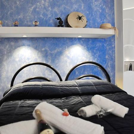 Lo Specchio Del Salento Bed & Breakfast เลชเช ภายนอก รูปภาพ