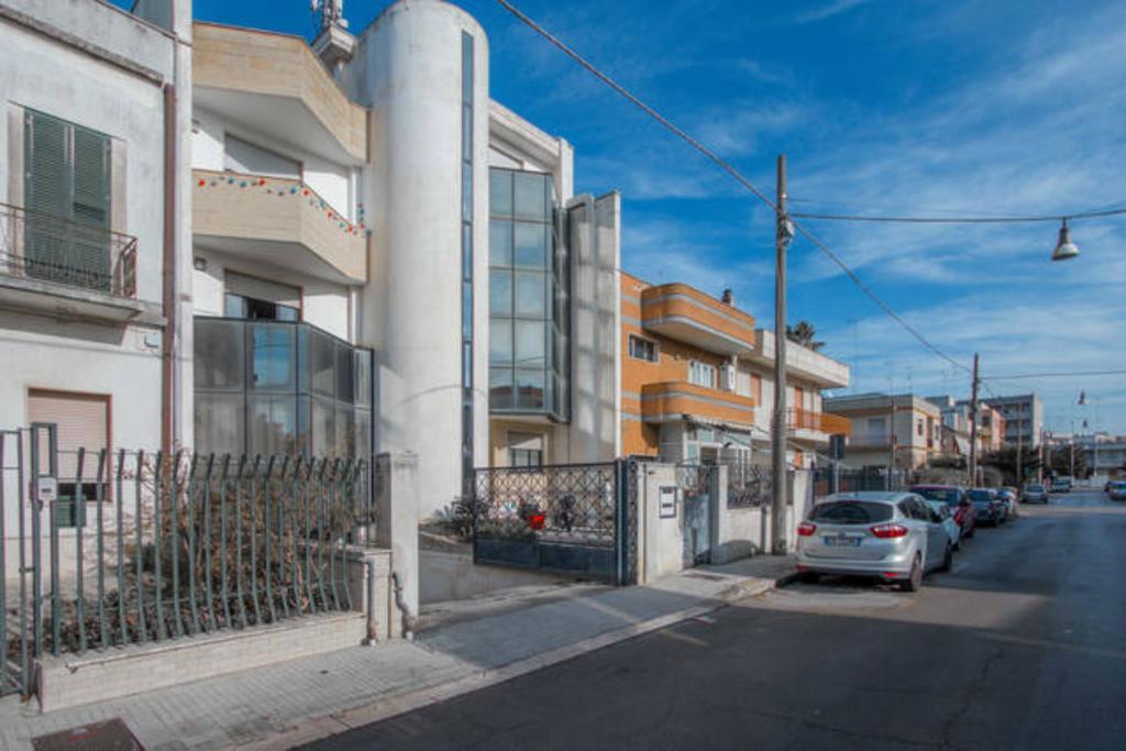 Lo Specchio Del Salento Bed & Breakfast เลชเช ภายนอก รูปภาพ