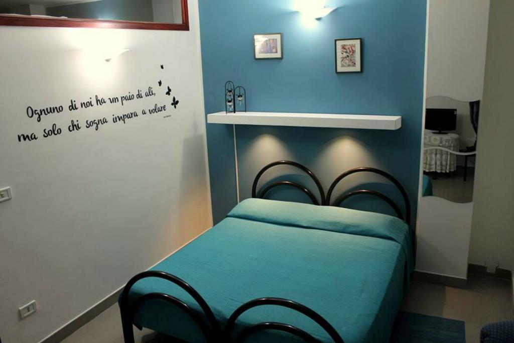 Lo Specchio Del Salento Bed & Breakfast เลชเช ห้อง รูปภาพ