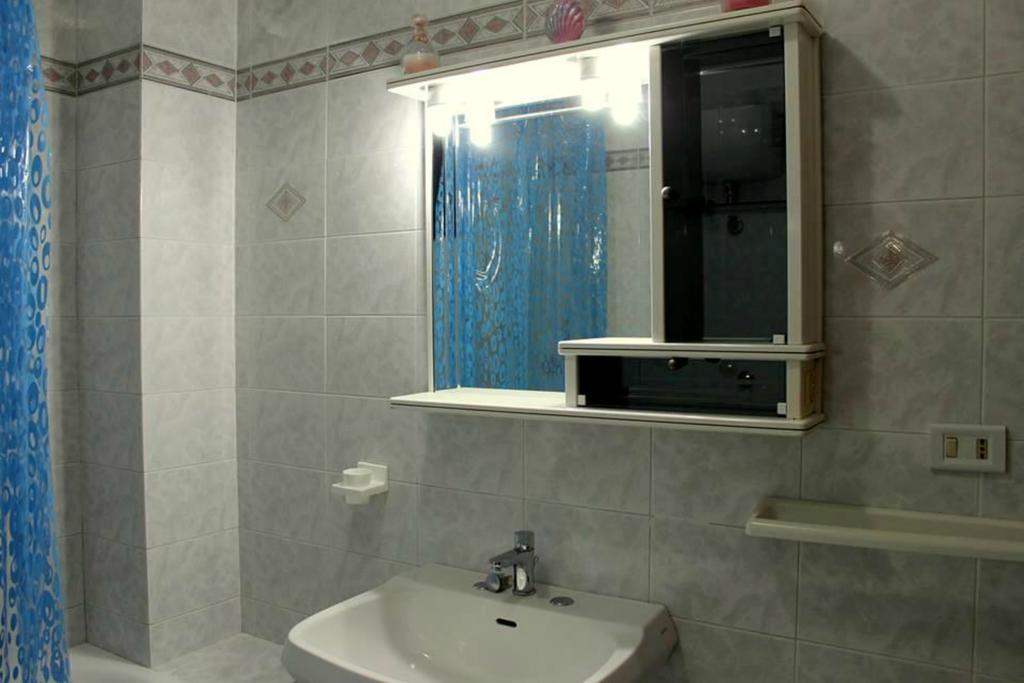 Lo Specchio Del Salento Bed & Breakfast เลชเช ภายนอก รูปภาพ