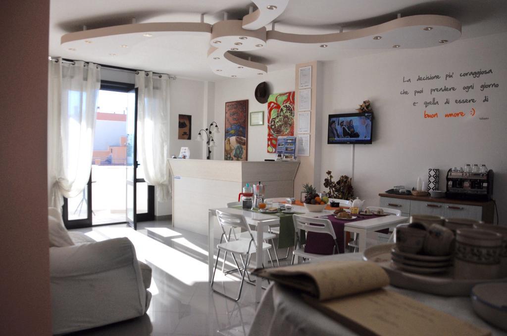 Lo Specchio Del Salento Bed & Breakfast เลชเช ภายนอก รูปภาพ