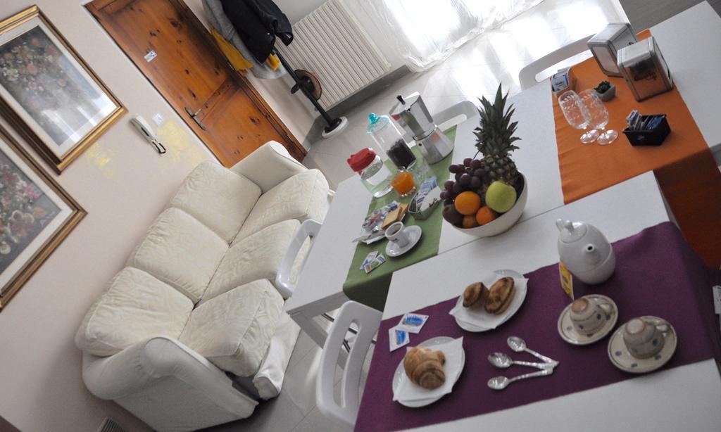Lo Specchio Del Salento Bed & Breakfast เลชเช ภายนอก รูปภาพ
