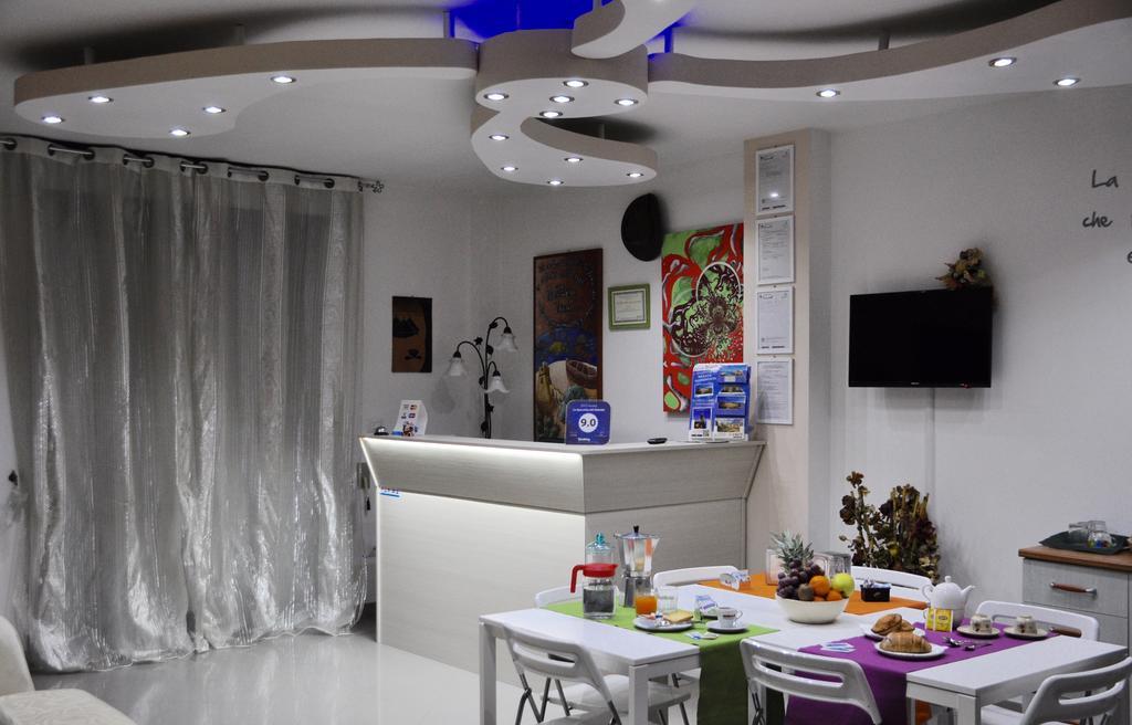 Lo Specchio Del Salento Bed & Breakfast เลชเช ภายนอก รูปภาพ