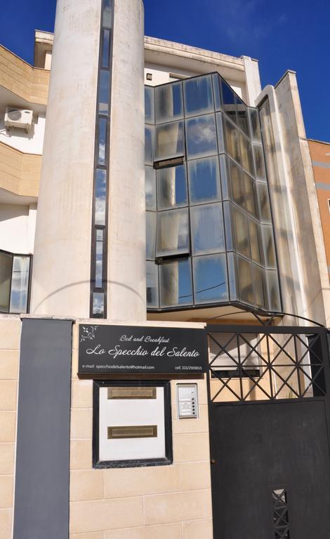 Lo Specchio Del Salento Bed & Breakfast เลชเช ภายนอก รูปภาพ