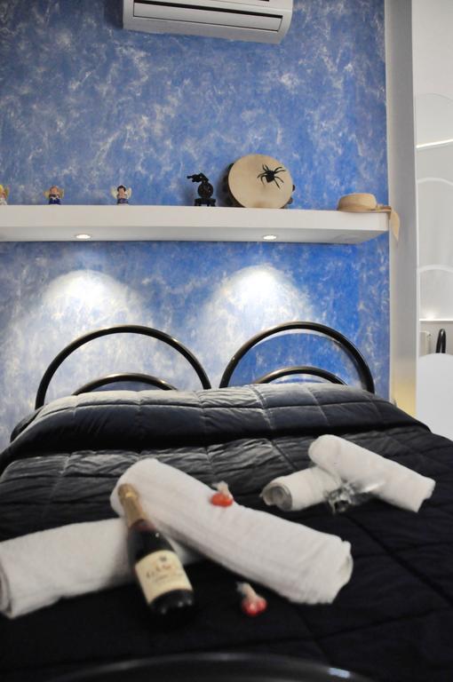 Lo Specchio Del Salento Bed & Breakfast เลชเช ภายนอก รูปภาพ