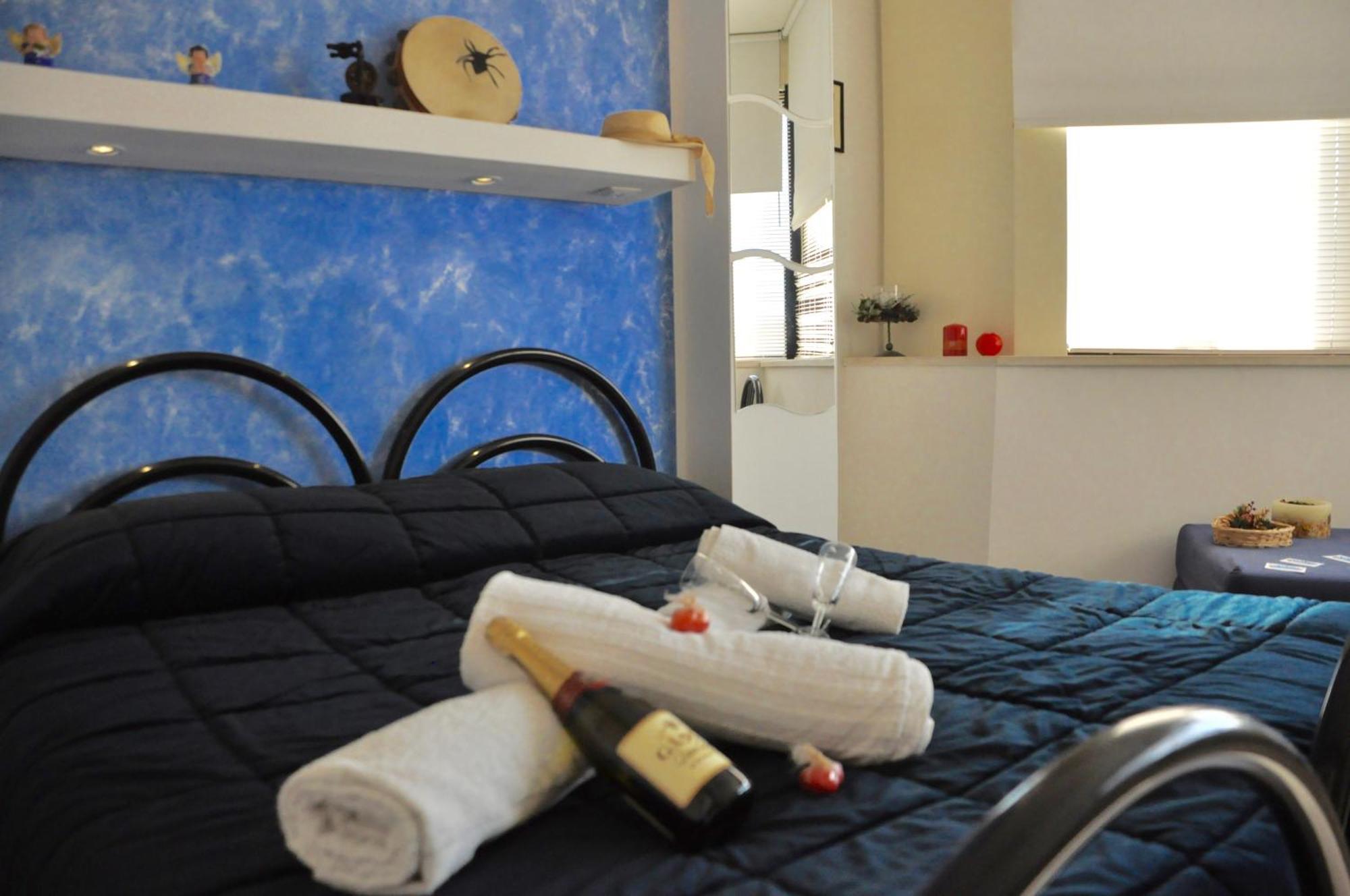 Lo Specchio Del Salento Bed & Breakfast เลชเช ภายนอก รูปภาพ