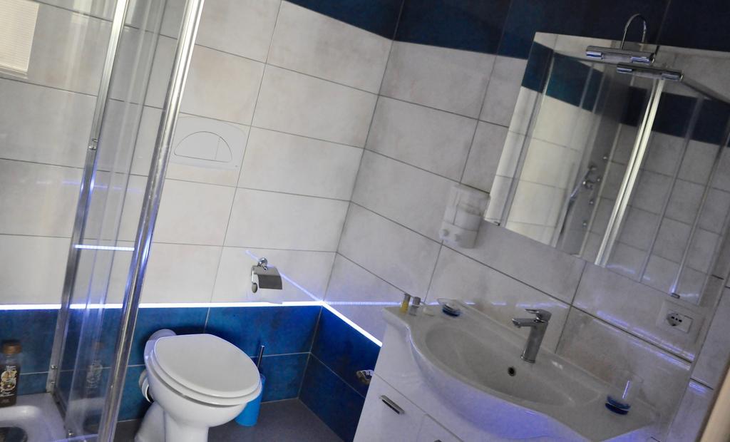 Lo Specchio Del Salento Bed & Breakfast เลชเช ภายนอก รูปภาพ