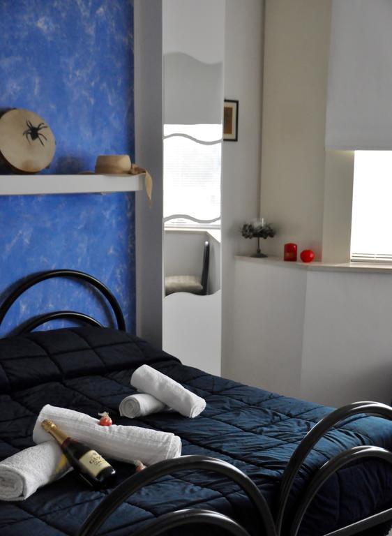 Lo Specchio Del Salento Bed & Breakfast เลชเช ภายนอก รูปภาพ