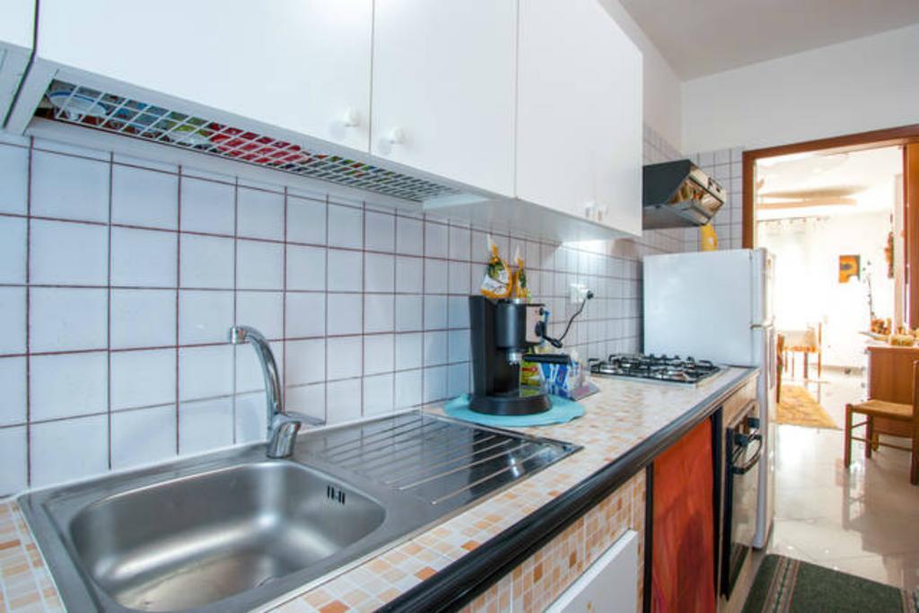 Lo Specchio Del Salento Bed & Breakfast เลชเช ภายนอก รูปภาพ