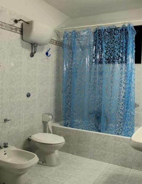 Lo Specchio Del Salento Bed & Breakfast เลชเช ภายนอก รูปภาพ