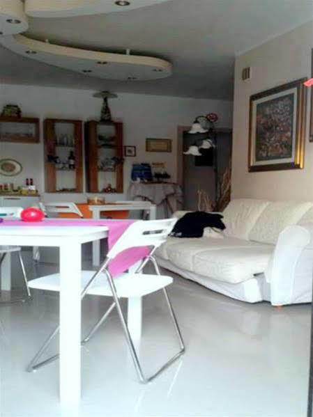 Lo Specchio Del Salento Bed & Breakfast เลชเช ภายนอก รูปภาพ