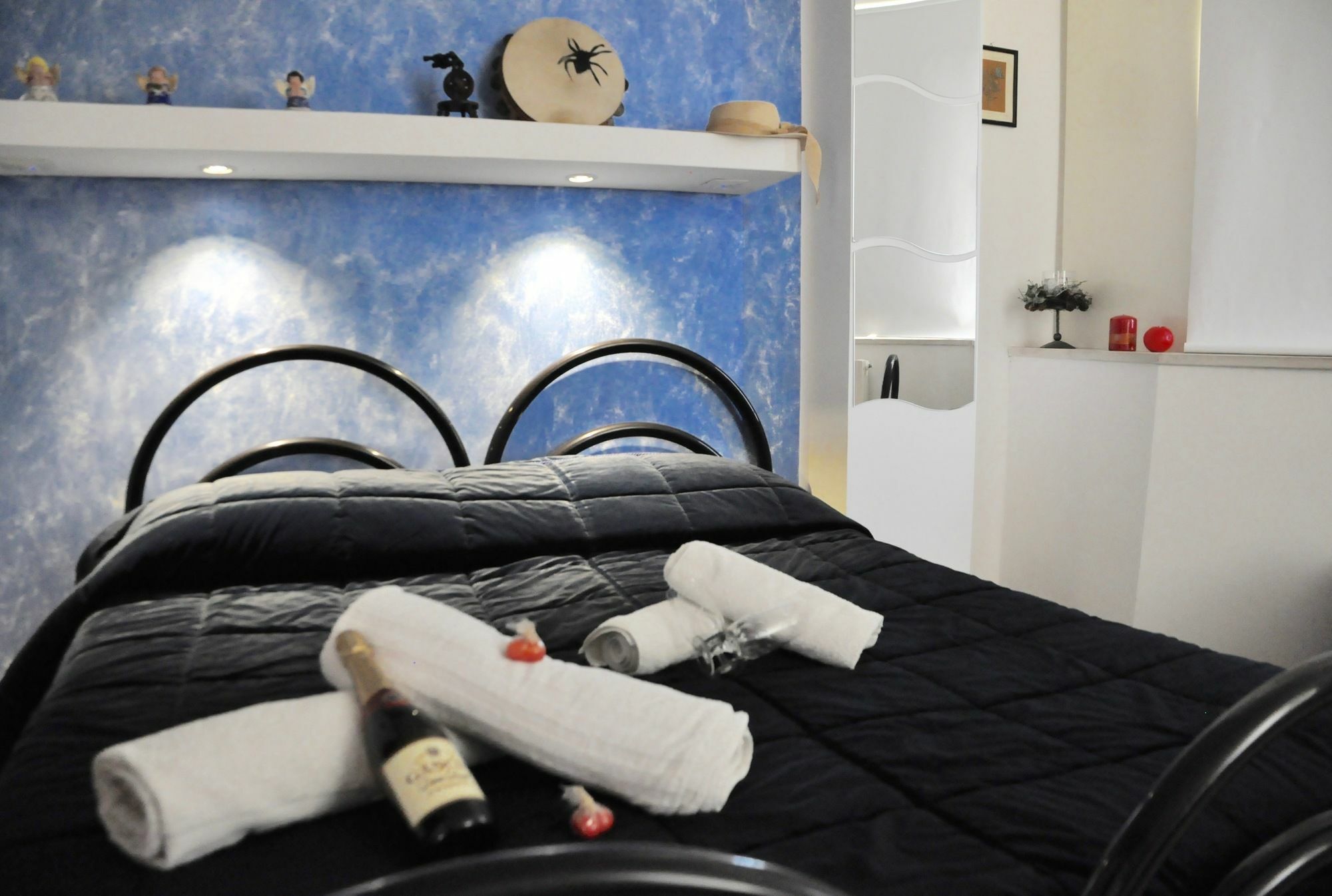 Lo Specchio Del Salento Bed & Breakfast เลชเช ภายนอก รูปภาพ